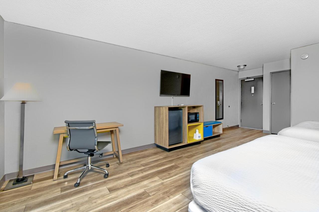 Queen Room with Two Queen Beds - Non-Smoking at Days Inn by Wyndham Novato/San Francisco