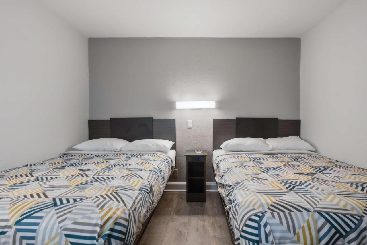 | Motel 6-Normal, IL - Bloomington Area