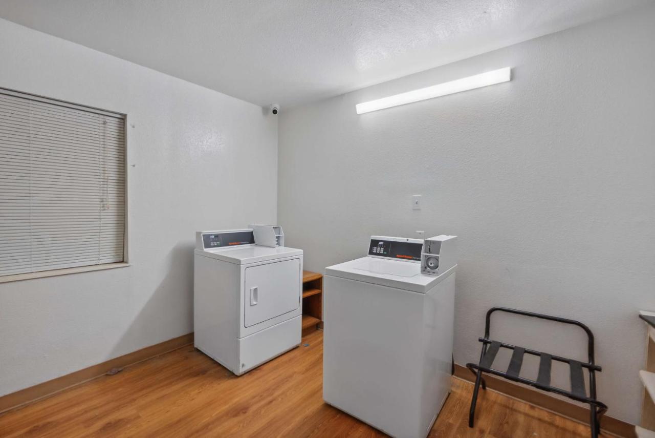 | Motel 6-Normal, IL - Bloomington Area