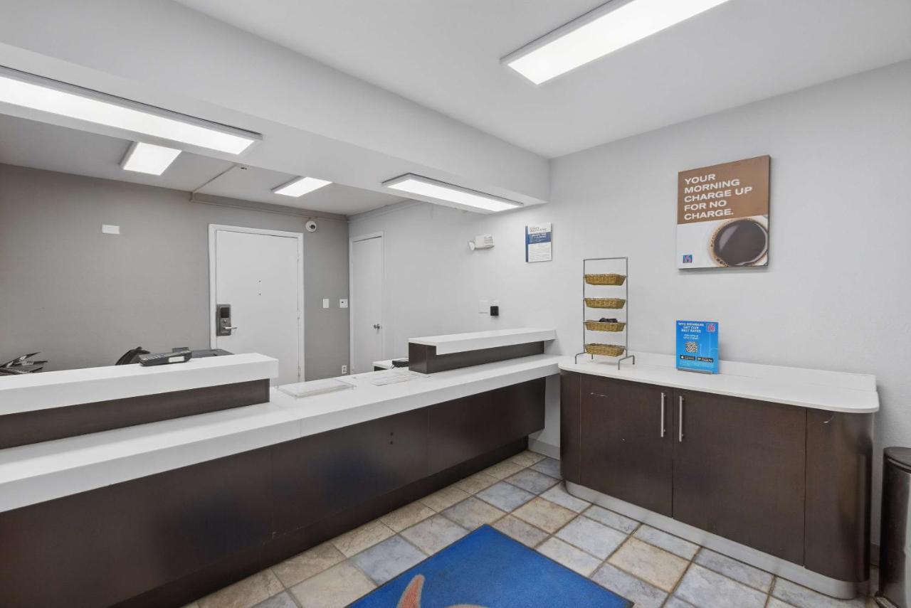 | Motel 6-Normal, IL - Bloomington Area