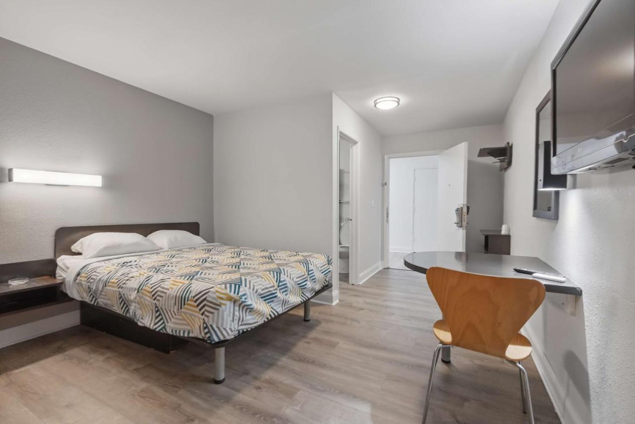 | Motel 6-Normal, IL - Bloomington Area
