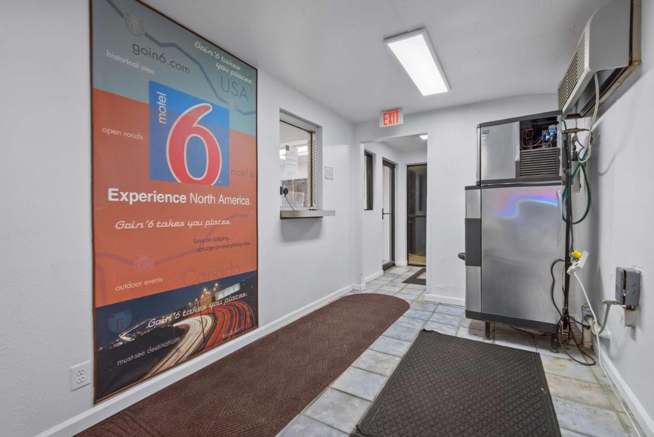 | Motel 6-Normal, IL - Bloomington Area