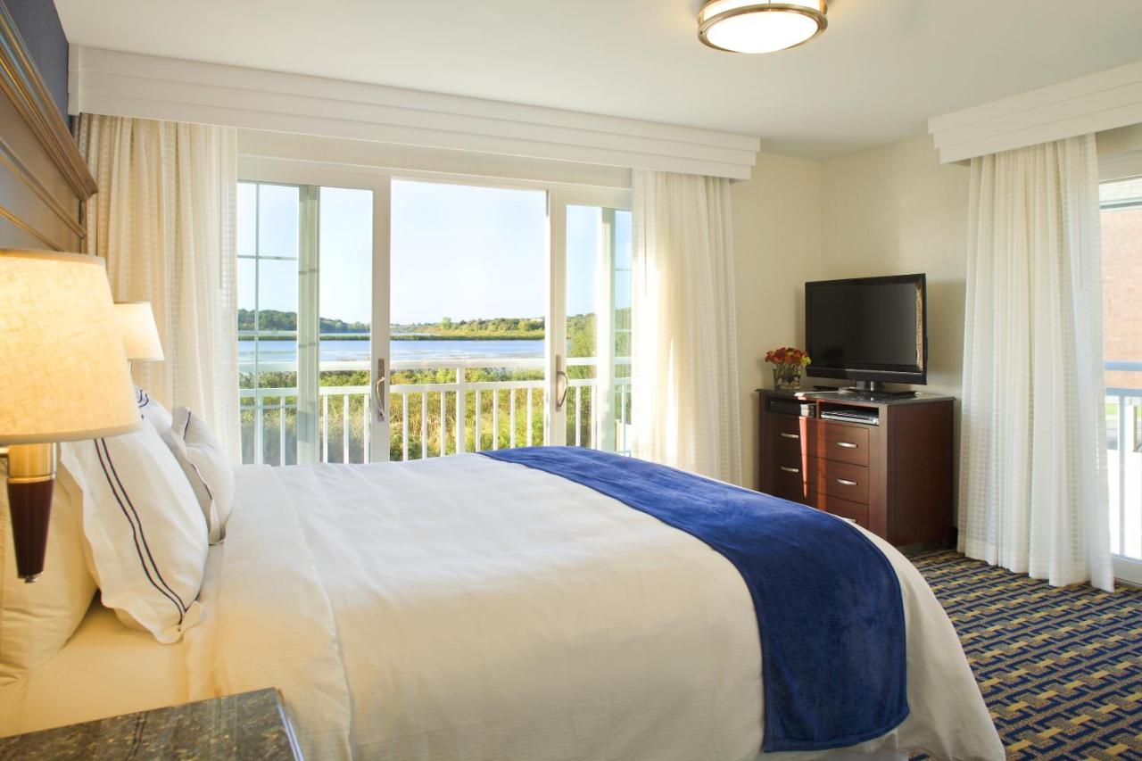  | Newport Beach Hotel & Suites
