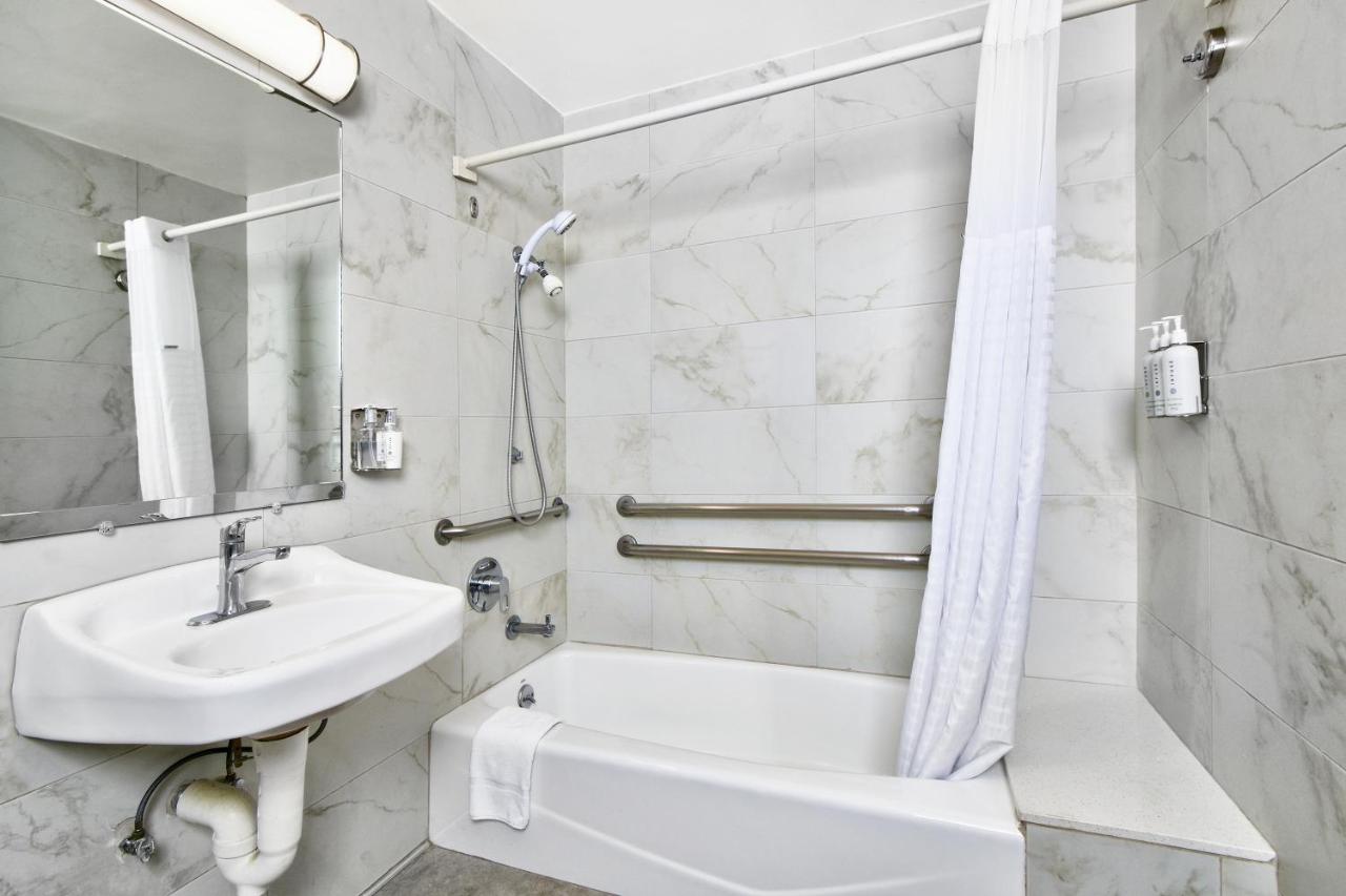Business King Suite with Roll-In Shower - Mobility Accessible/Non-Smoking at Days Inn by Wyndham Novato/San Francisco