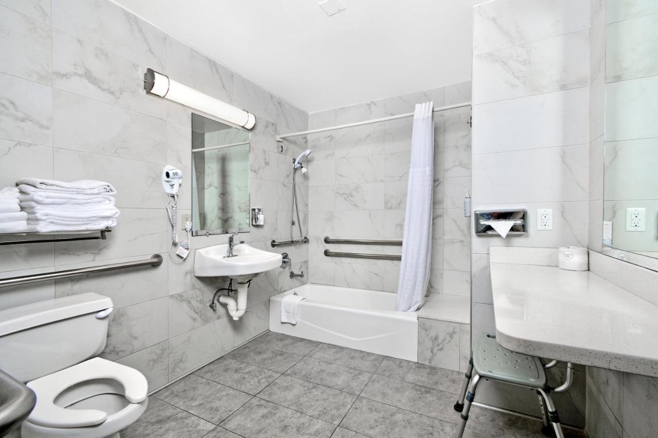 Business King Suite with Roll-In Shower - Mobility Accessible/Non-Smoking at Days Inn by Wyndham Novato/San Francisco