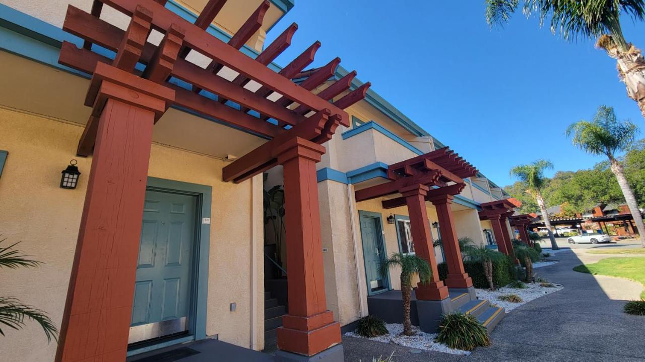 | Marinwood Inn & Suites