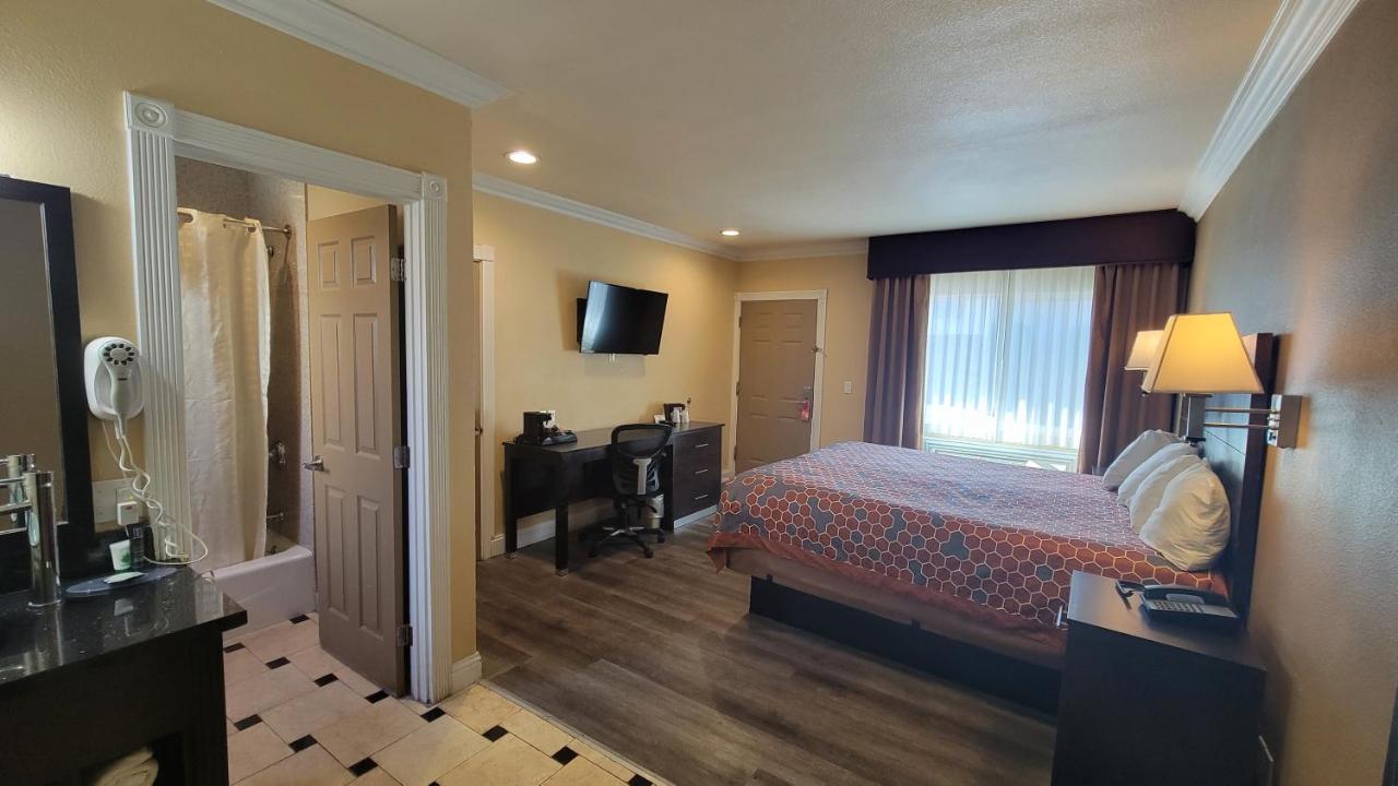 | Marinwood Inn & Suites