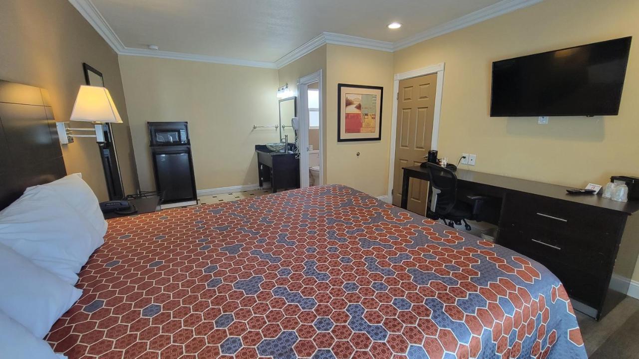 | Marinwood Inn & Suites