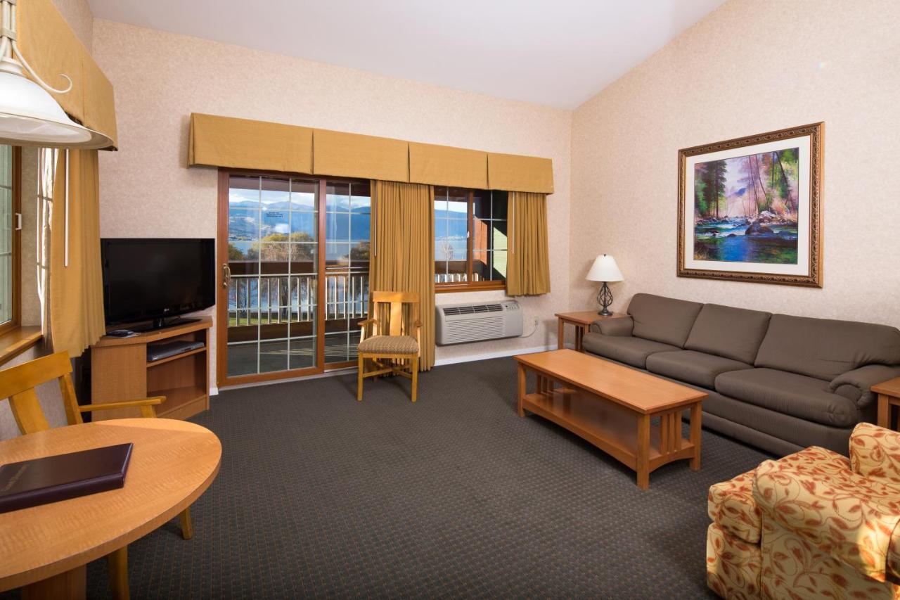 | Lakeside Lodge and Suites