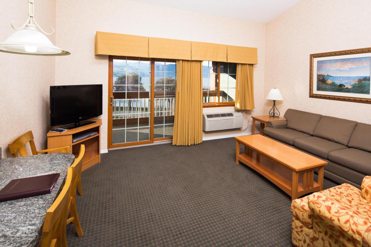 | Lakeside Lodge and Suites