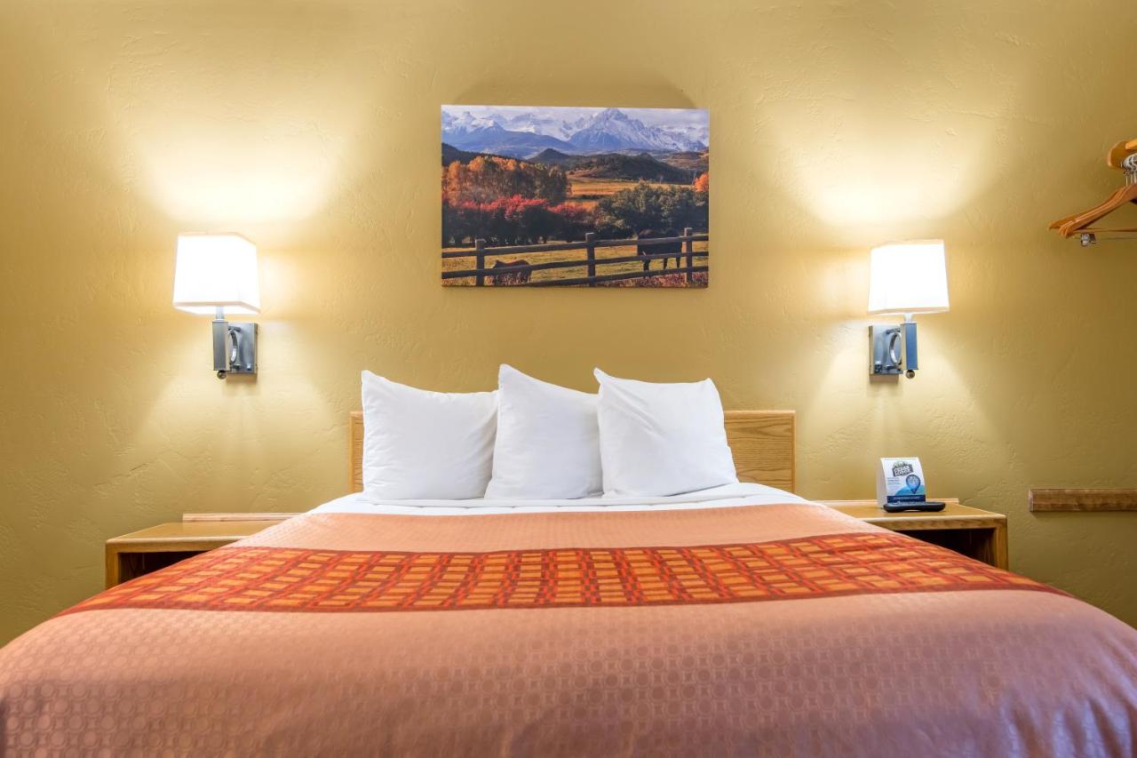 | Glenwood Springs Cedar Lodge