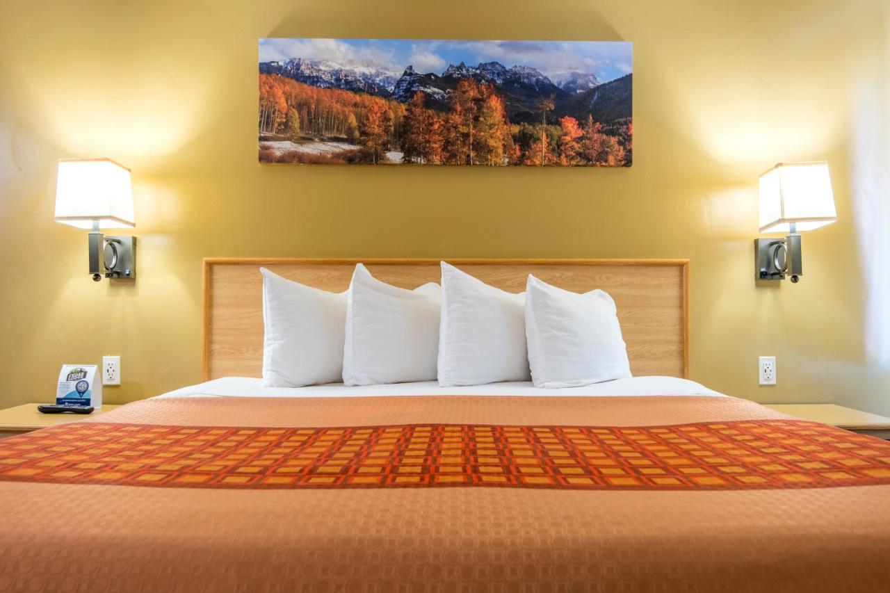 | Glenwood Springs Cedar Lodge