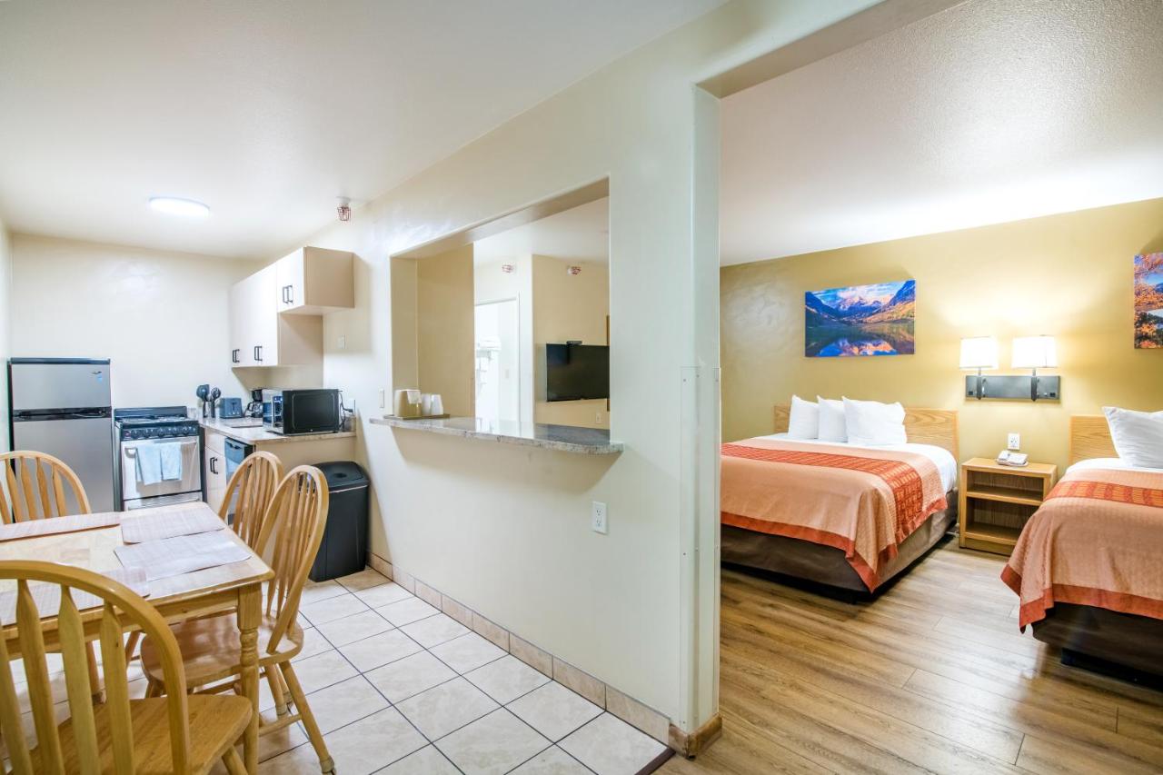 | Glenwood Springs Cedar Lodge