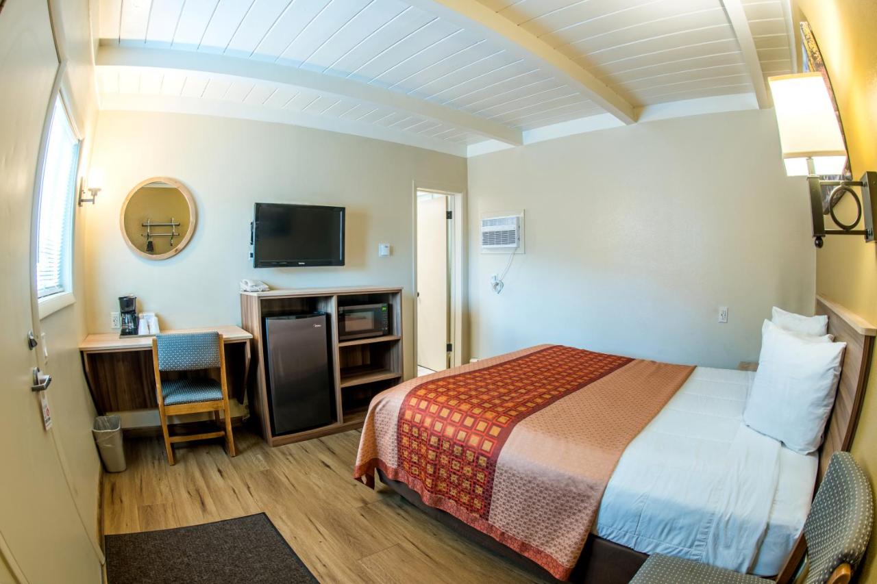 | Glenwood Springs Cedar Lodge