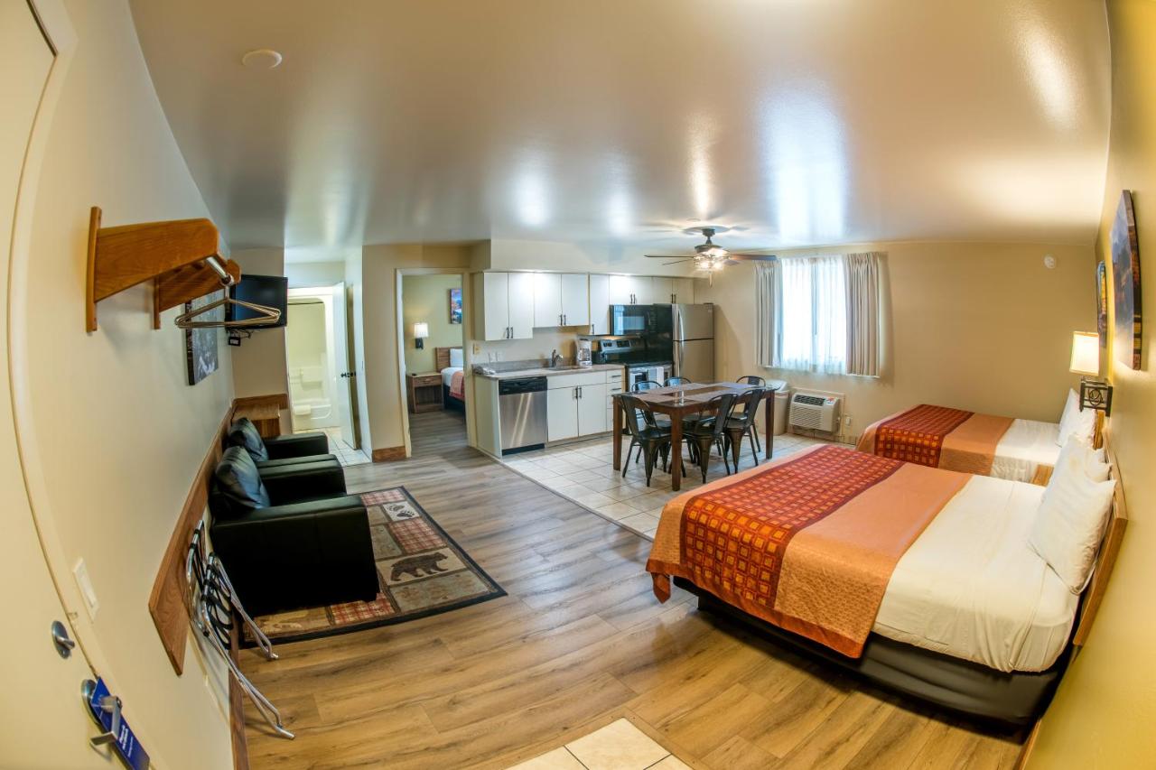 | Glenwood Springs Cedar Lodge