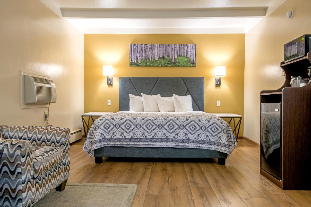 | Glenwood Springs Cedar Lodge