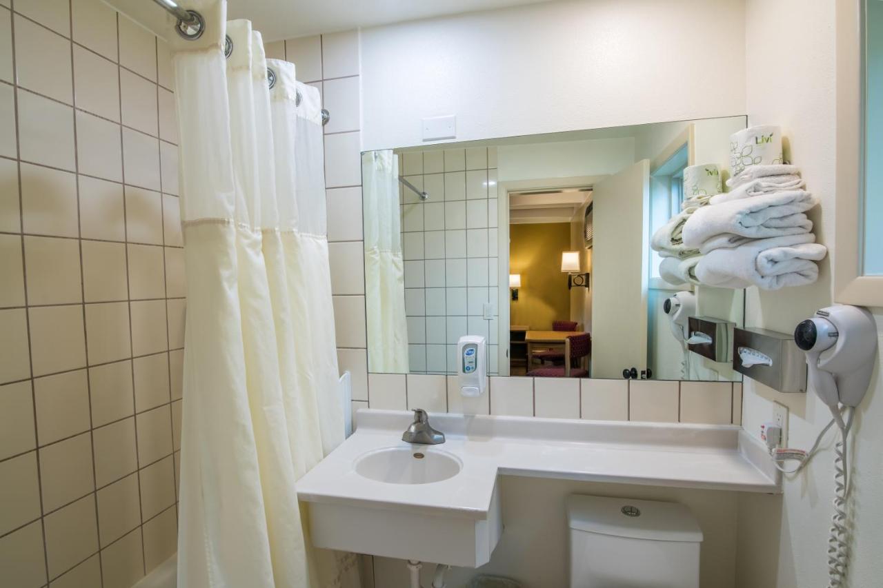 | Glenwood Springs Cedar Lodge