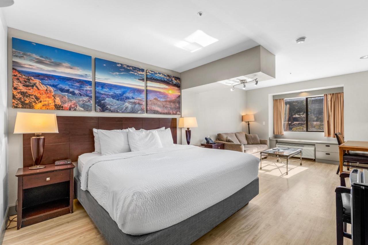 King Studio Suite - Non-Pet Friendly/Non-Smoking at Days Inn by Wyndham Camp Verde Arizona