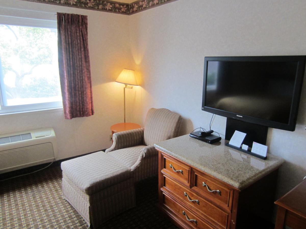 King Room at Cherry Orchard Inn