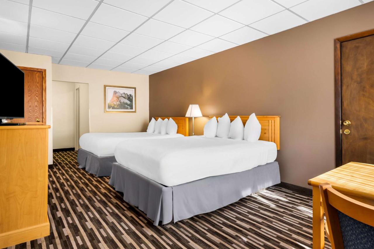 Queen Room with Two Queen Beds - Second Floor/Non-Smoking at Best Western Lee's Motor Inn