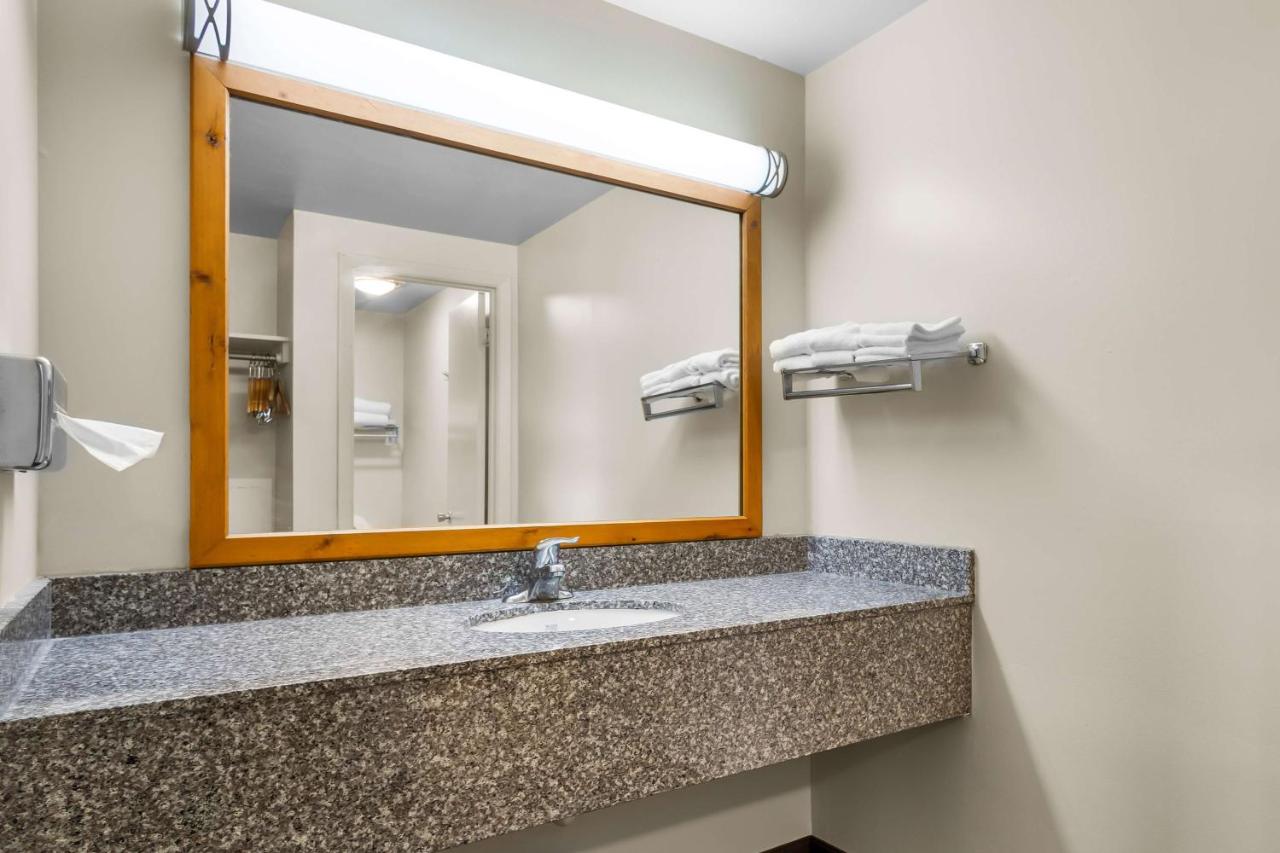 Two-Bedroom Twin Suite - Ground Floor/Non-Smoking at Best Western Lee's Motor Inn