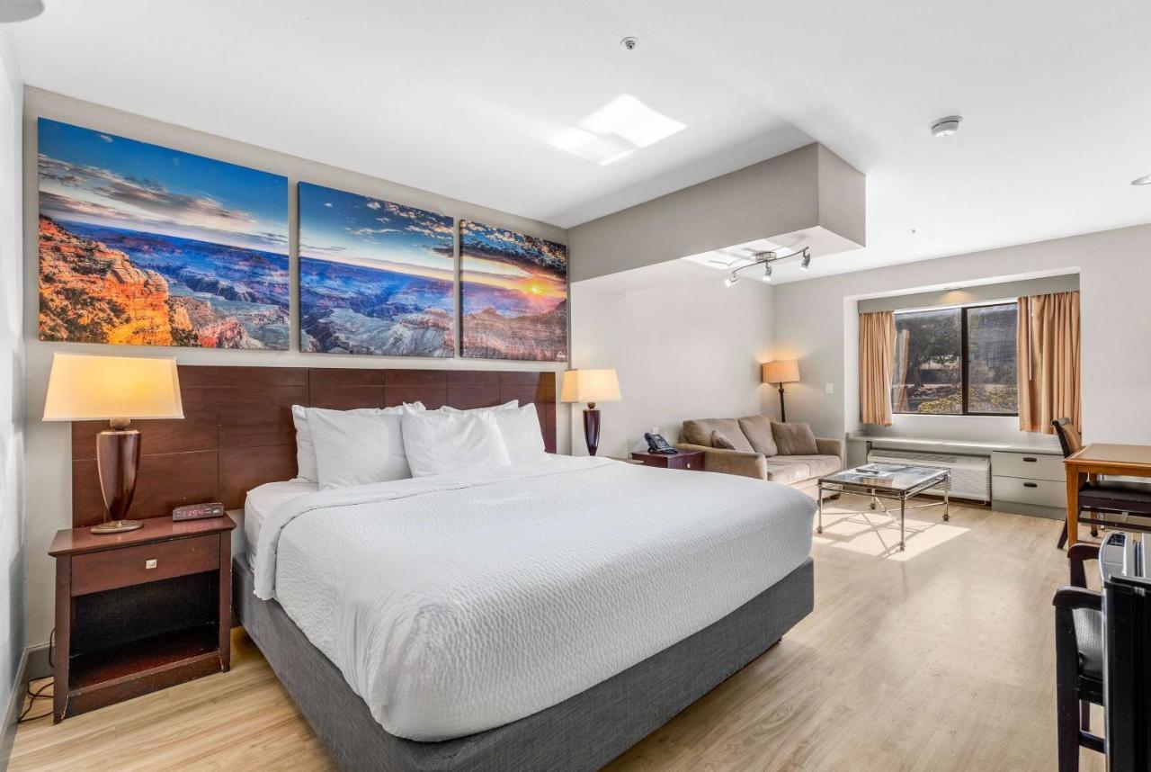King Studio Suite - Non-Pet Friendly/Non-Smoking at Days Inn by Wyndham Camp Verde Arizona