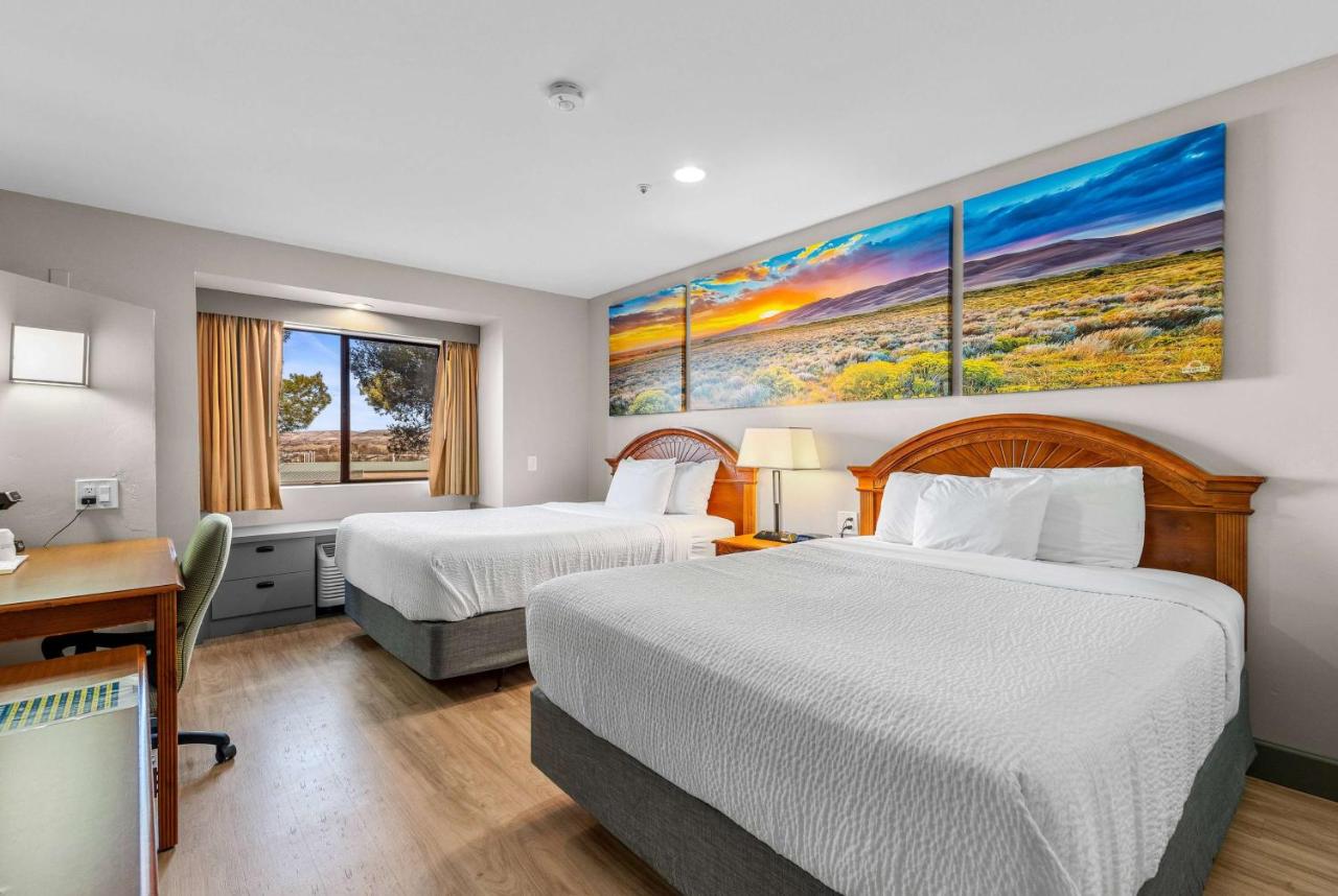Queen Room with Two Queen Beds - Mobility Accessible/Non-Pet Friendly/Non-Smoking at Days Inn by Wyndham Camp Verde Arizona