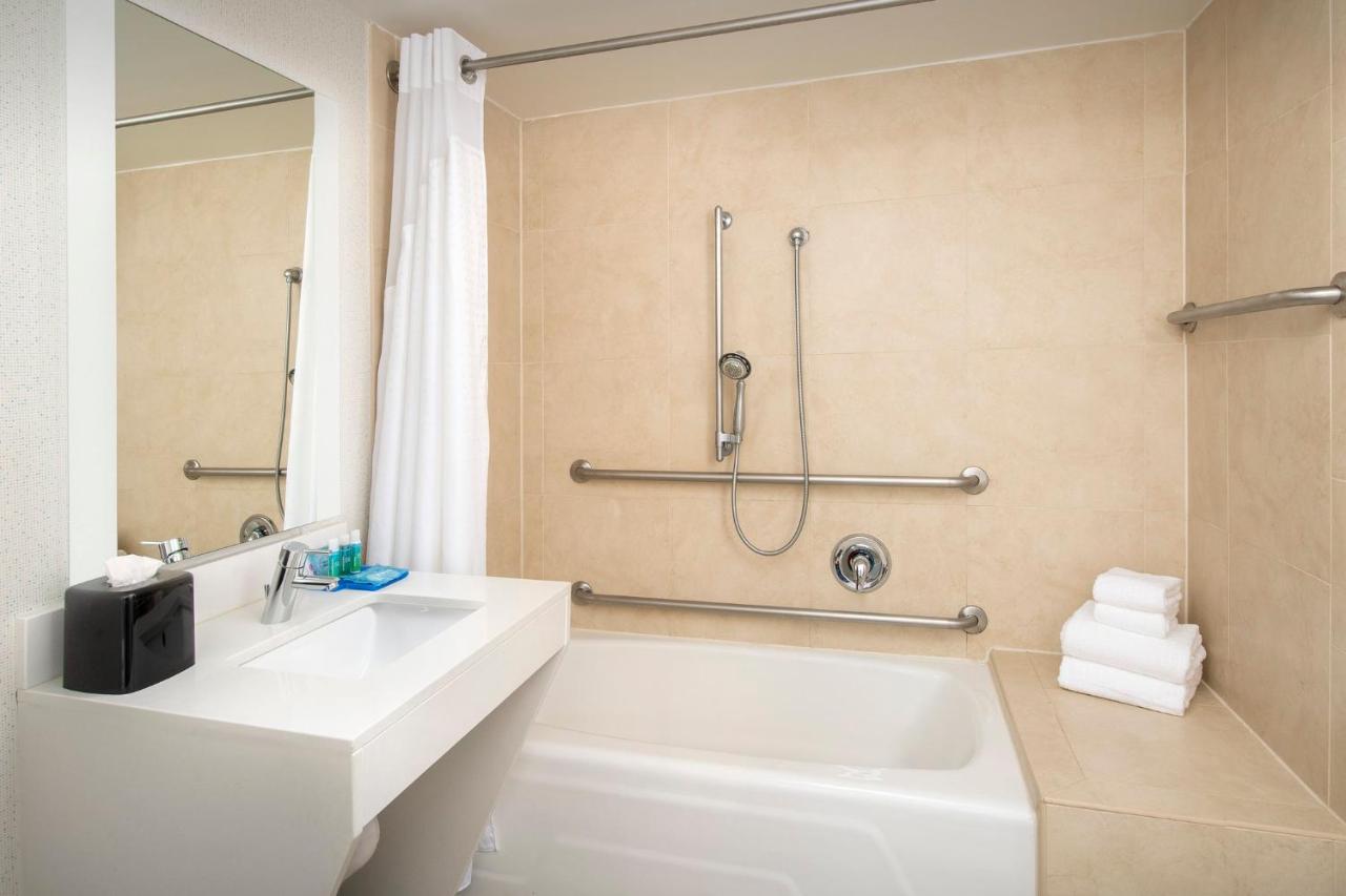 | Holiday Inn Express Saugus Logan Airport, an IHG Hotel
