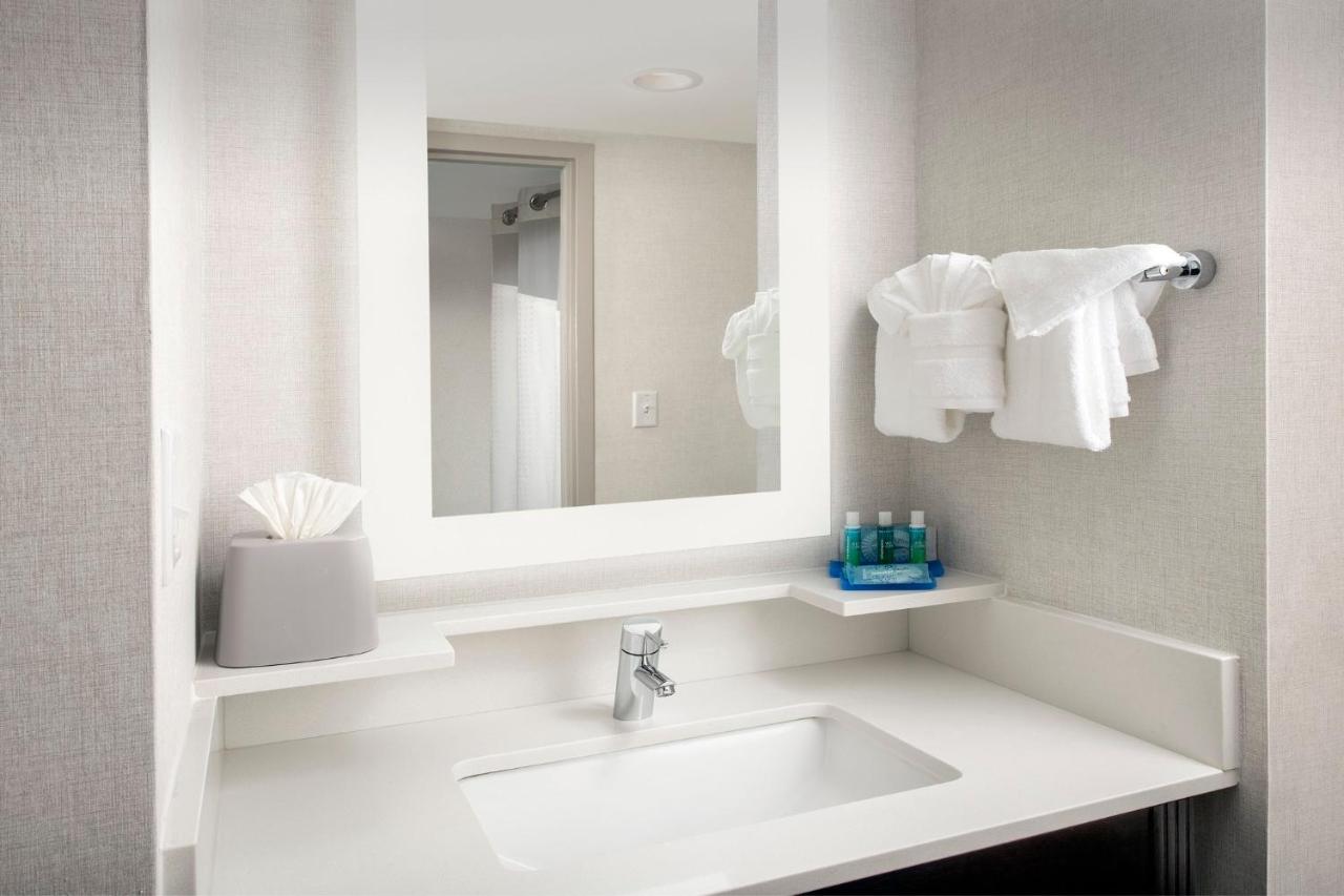 | Holiday Inn Express Saugus Logan Airport, an IHG Hotel