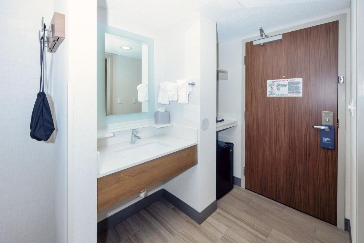 | Holiday Inn Express Saugus Logan Airport, an IHG Hotel