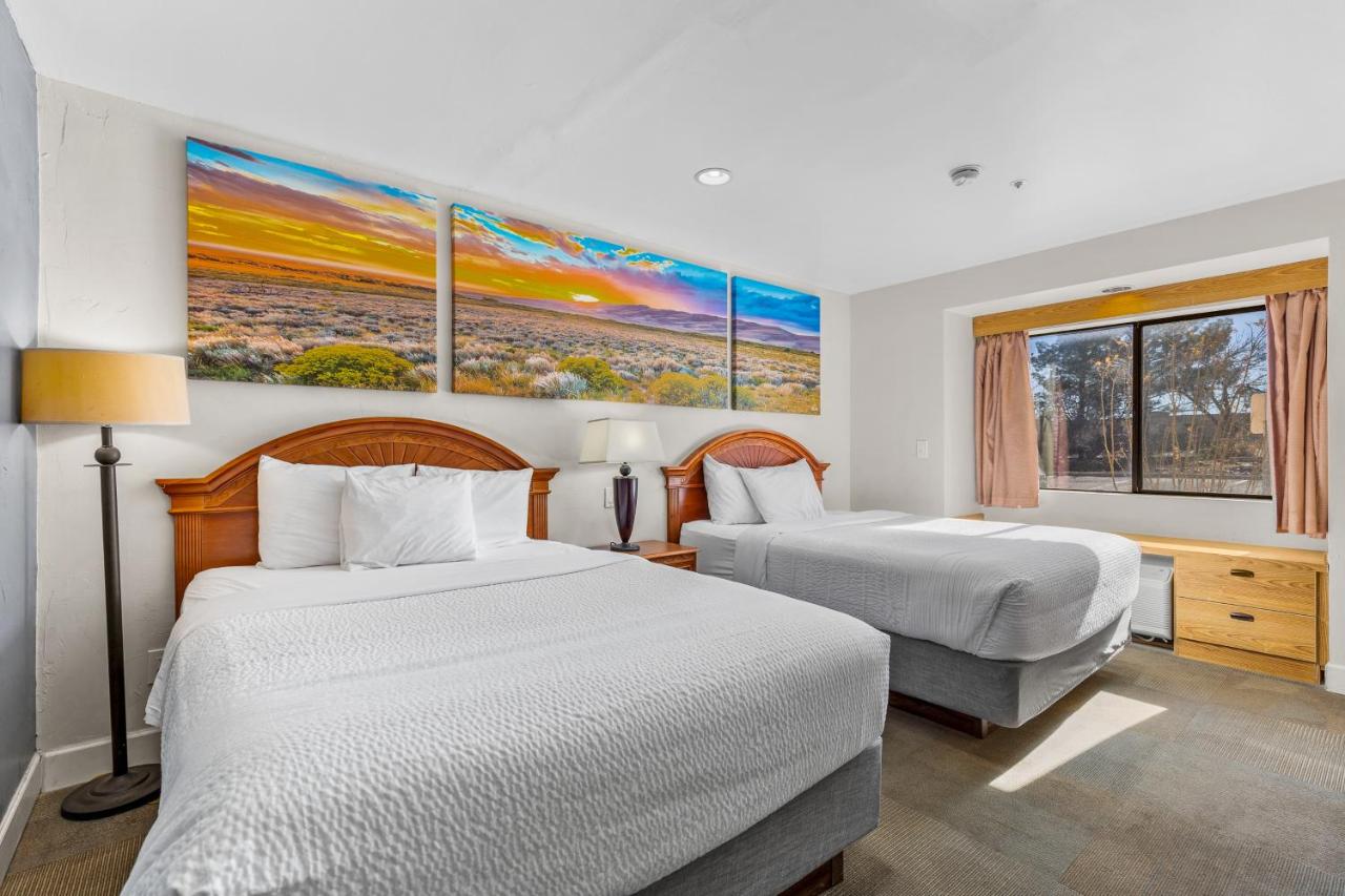 One-Bedroom Suite - Non-Pet Friendly/Non-Smoking at Days Inn by Wyndham Camp Verde Arizona