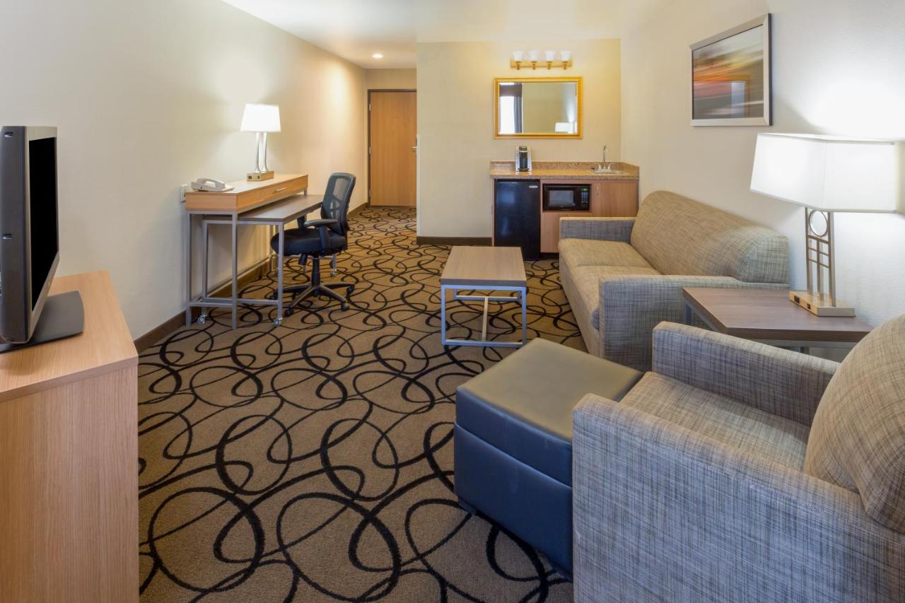 Executive King Room - Disability Access Hearing Accessible - Non-Smoking at Holiday Inn Express Hotel & Suites Henderson by IHG