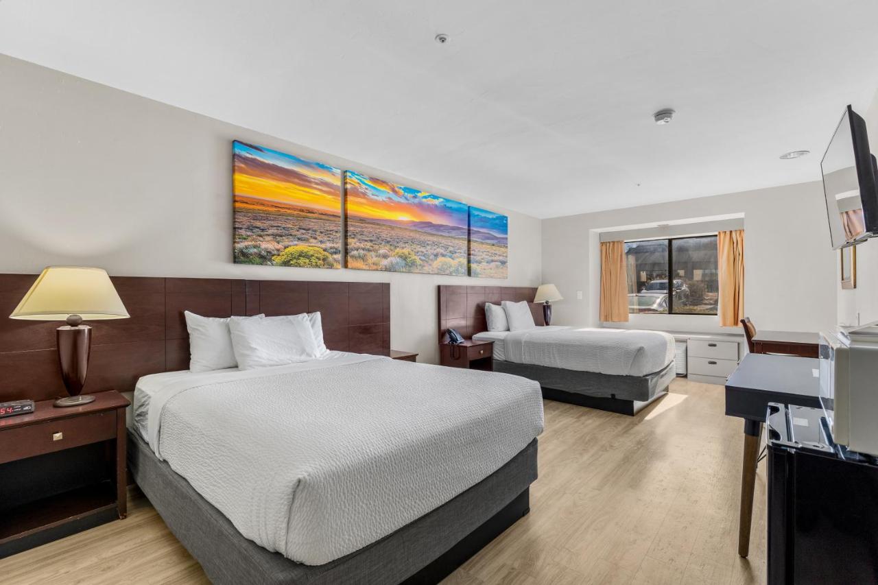 Queen Suite with Two Queen Beds - Non-Pet Friendly/Non-Smoking at Days Inn by Wyndham Camp Verde Arizona