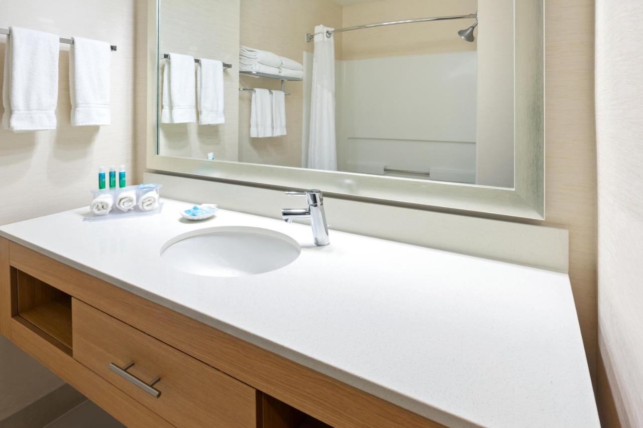 | Holiday Inn Express Hotel & Suites Henderson, an IHG Hotel