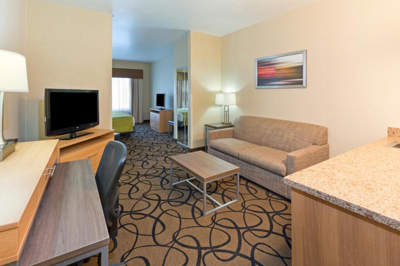 Executive King Room - Disability Access Hearing Accessible - Non-Smoking at Holiday Inn Express Hotel & Suites Henderson by IHG