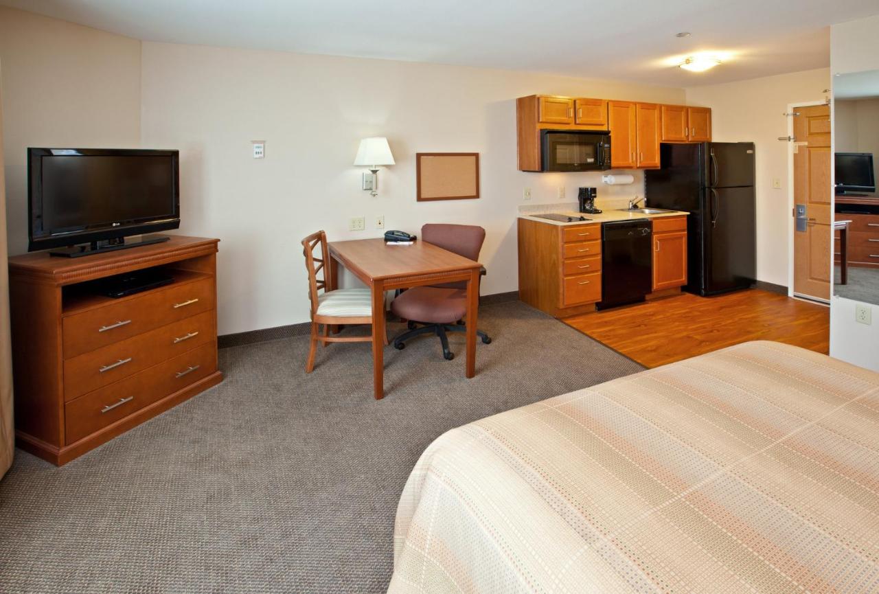 | Candlewood Suites Louisville North