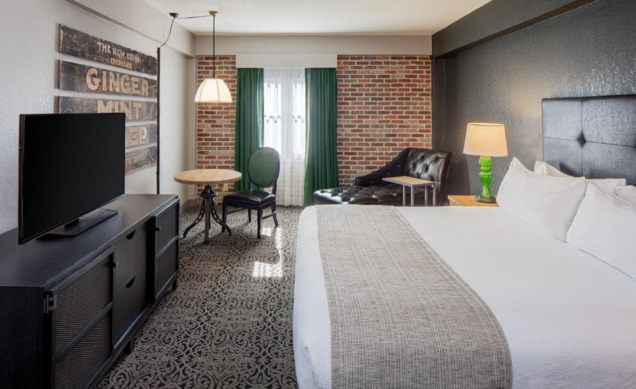 | Holiday Inn FRENCH QUARTER-CHATEAU LEMOYNE, an IHG Hotel