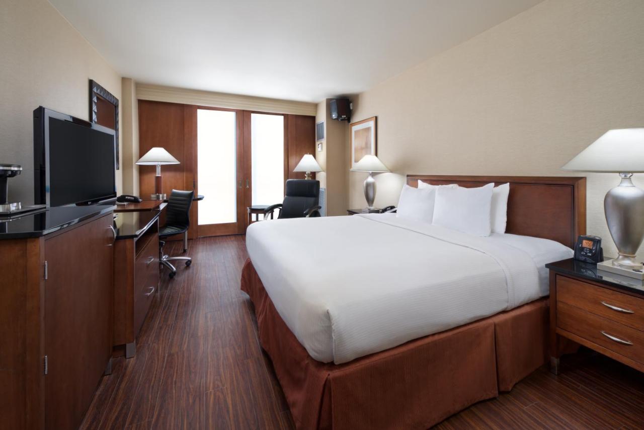  | Hilton Chicago O'Hare Airport