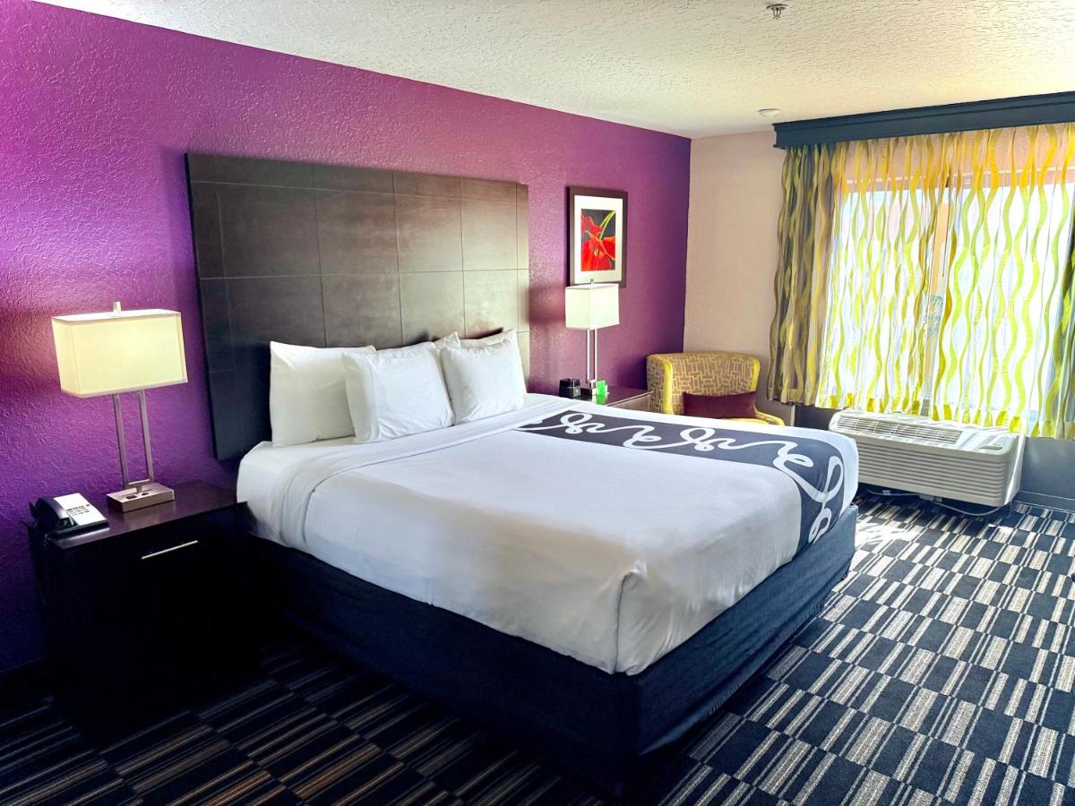 King Room at La Quinta Inn & Suites by Wyndham Orlando Universal area