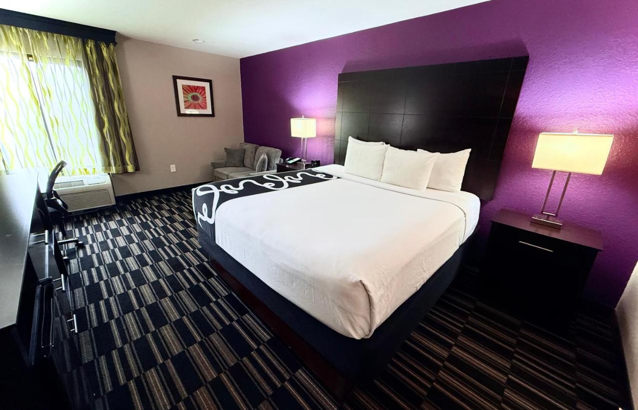 Executive King Room with Sofa Bed at La Quinta Inn & Suites by Wyndham Orlando Universal area