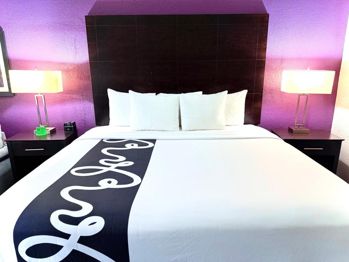 Executive King Room with Sofa Bed at La Quinta Inn & Suites by Wyndham Orlando Universal area
