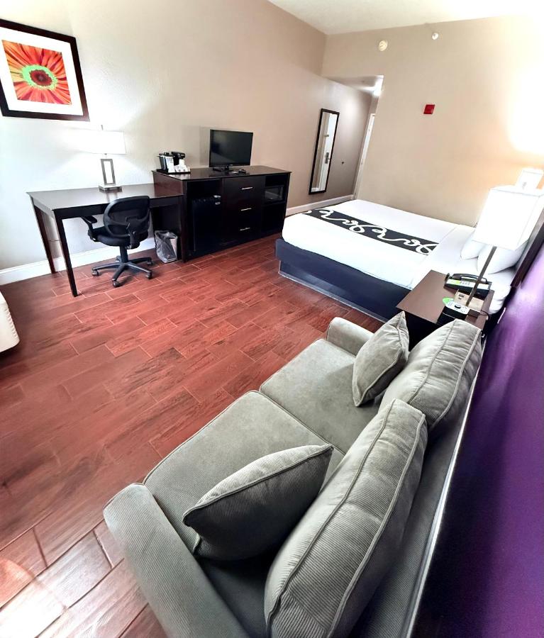 Executive King Room with Sofa Bed at La Quinta Inn & Suites by Wyndham Orlando Universal area