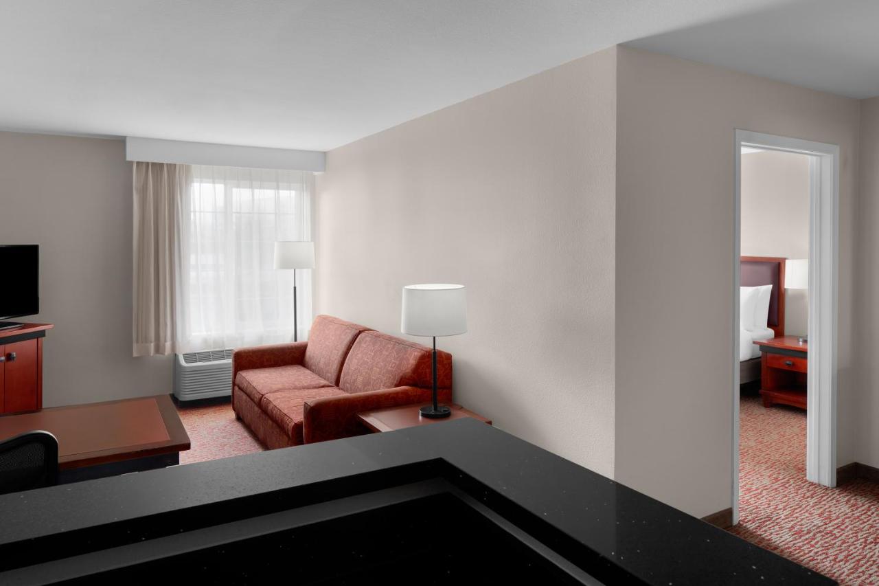 | Larkspur Landing Folsom - An All-Suite Hotel