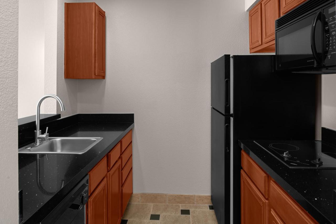 | Larkspur Landing Folsom - An All-Suite Hotel