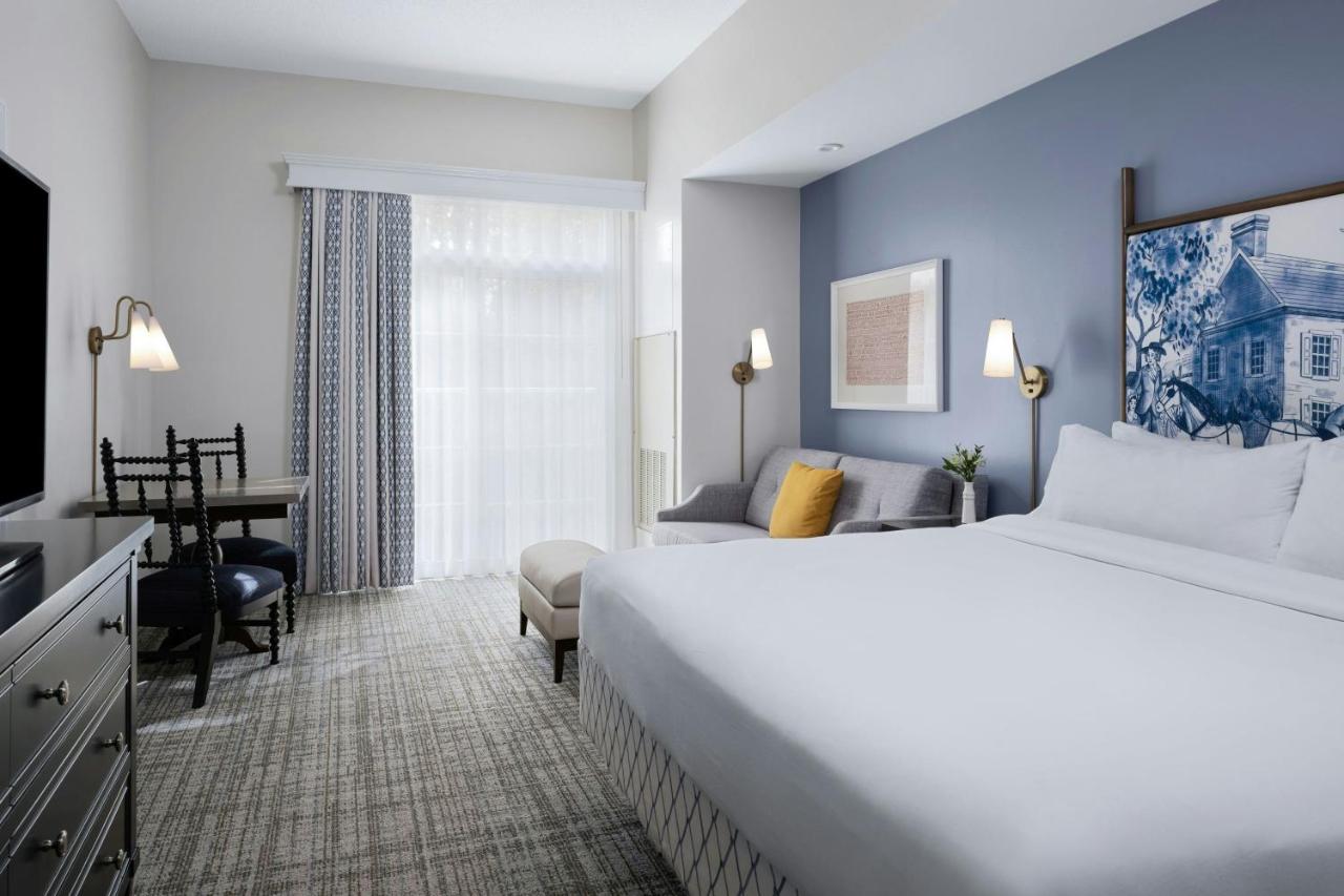 King Room with Sofa Bed at Marriott's Manor Club at Ford's Colony