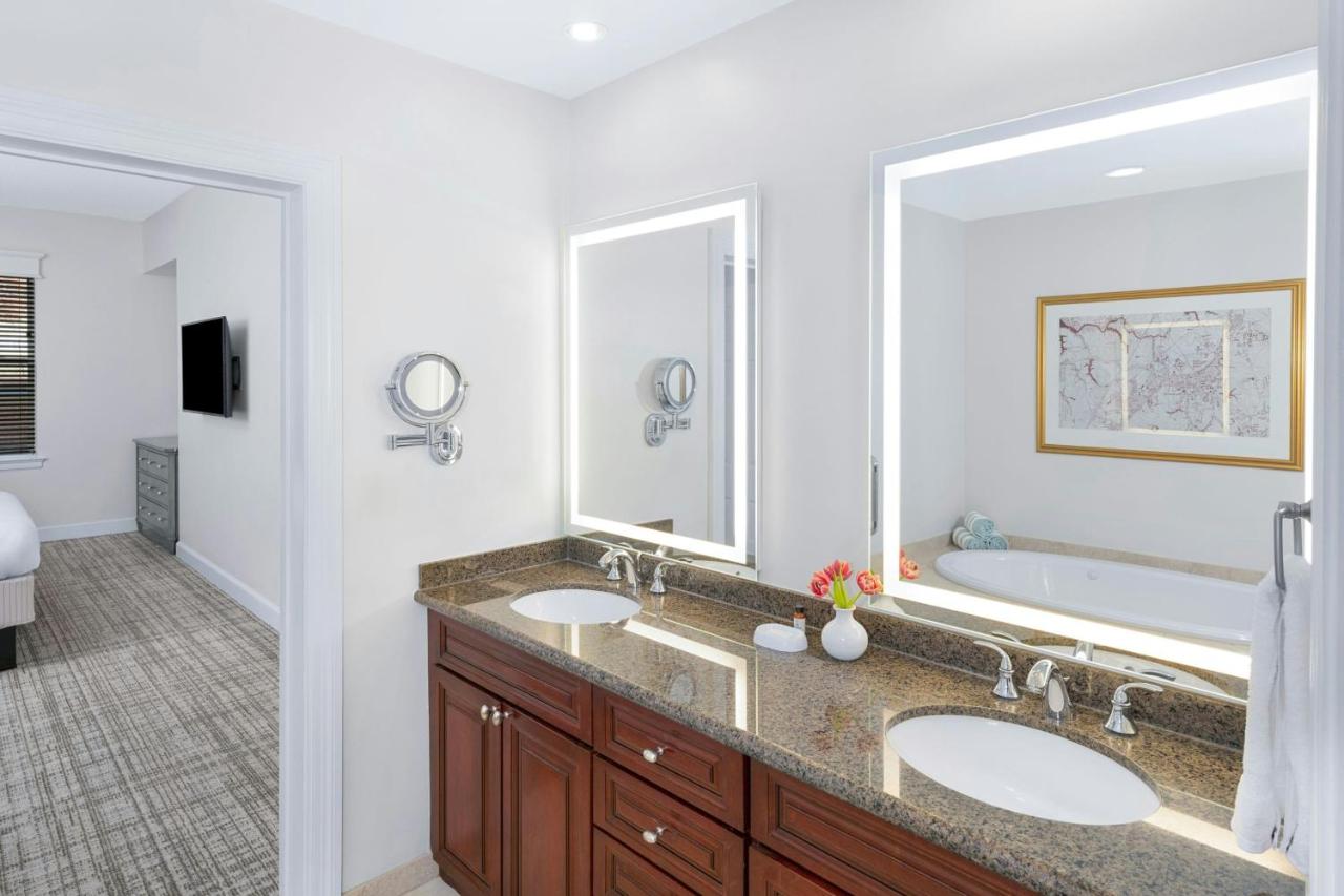 | Marriott's Manor Club at Ford's Colony