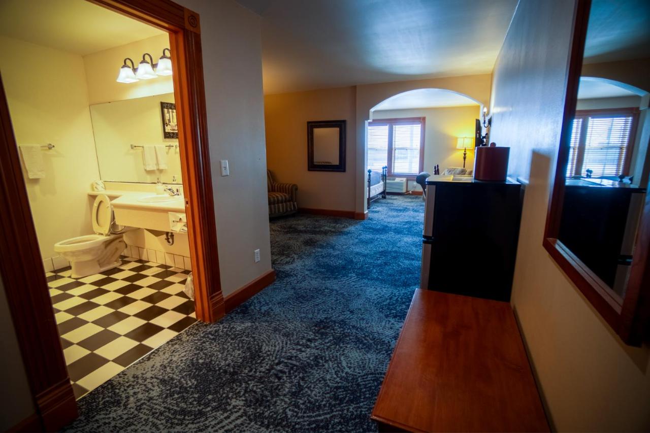 Deluxe Single Room at Nuks Executive Suites