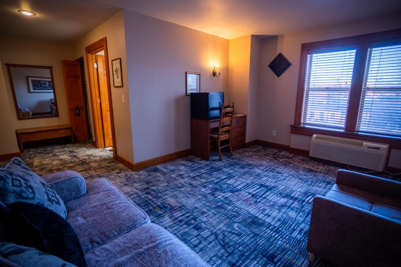 Deluxe King Suite at Nuks Executive Suites