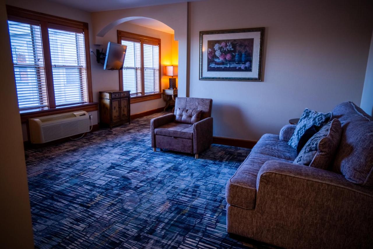 Deluxe King Suite at Nuks Executive Suites