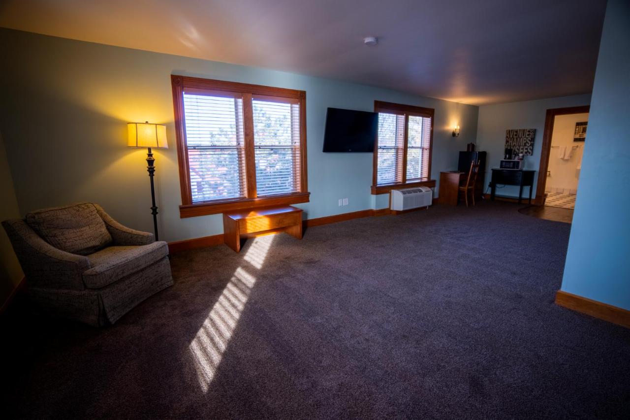 King Suite at Nuks Executive Suites